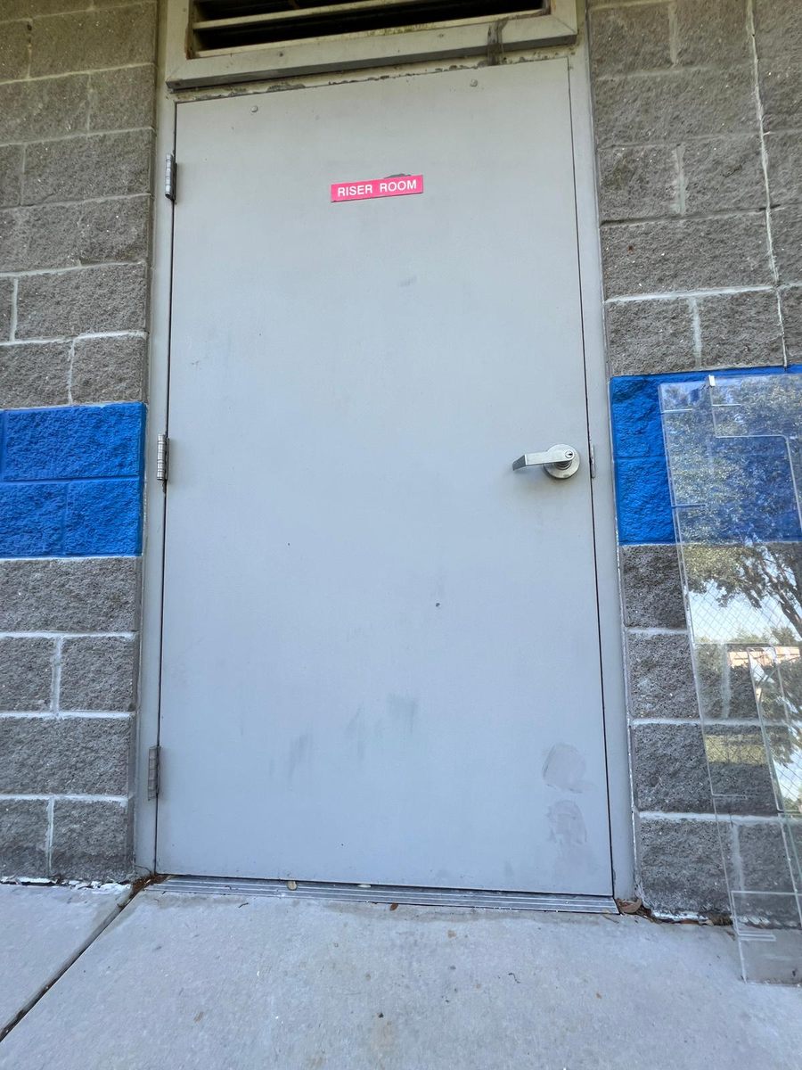 Storeroom lever lock on a riser room door