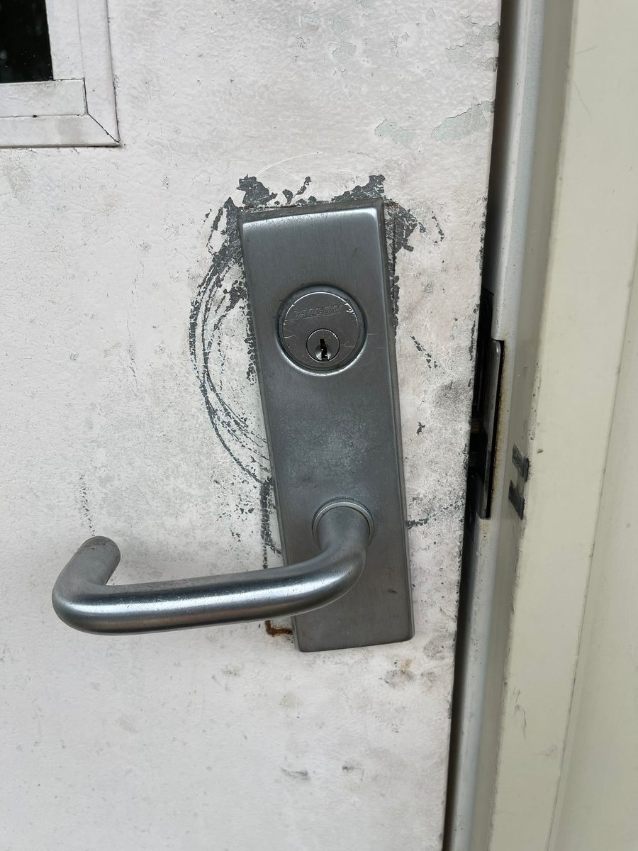 Commercial door lever with cylinder ready for rekeying