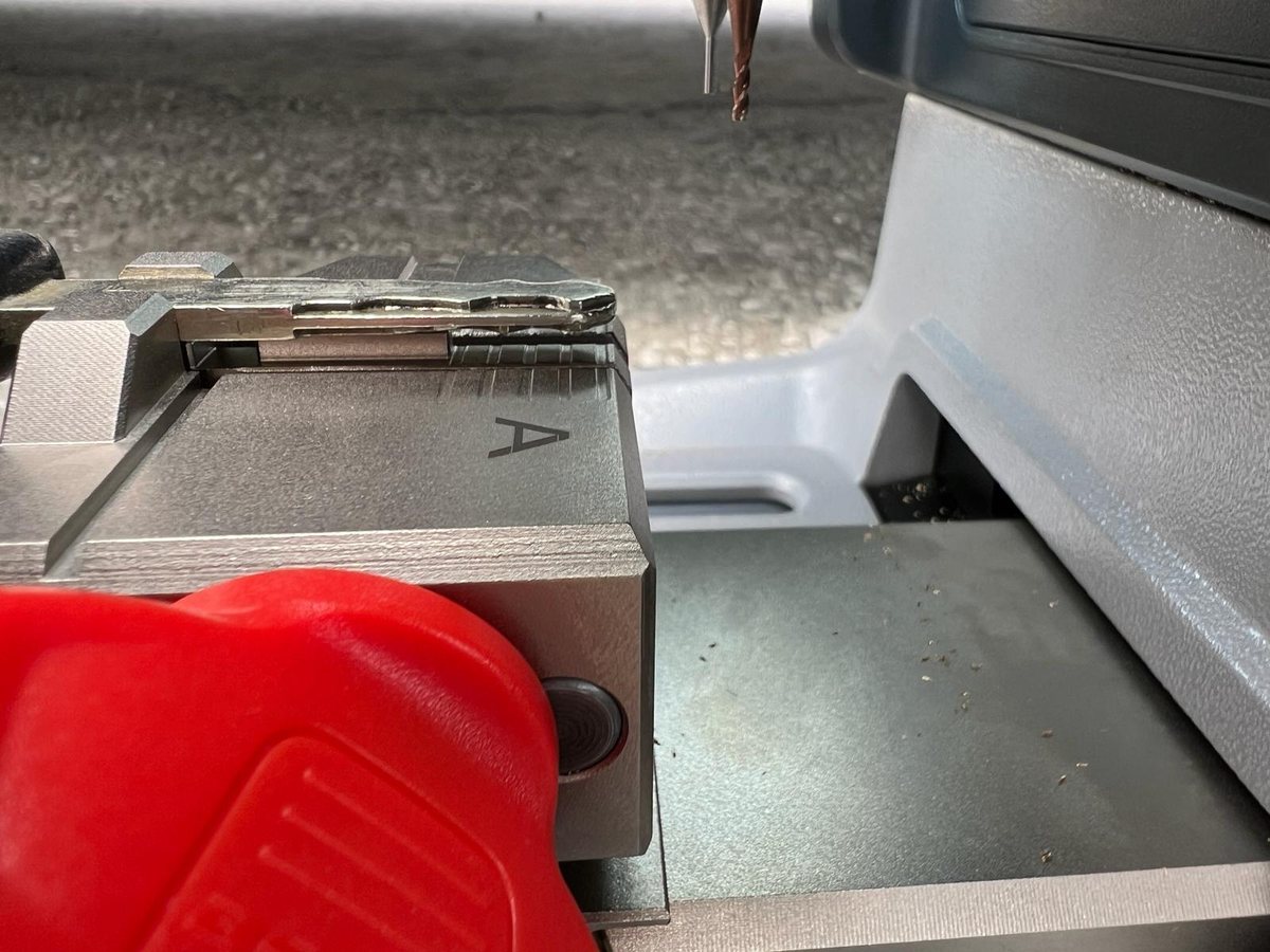 Key cutting machine clamping a blank for a new key