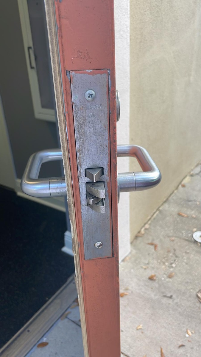 Commercial mortise lock body with double levers